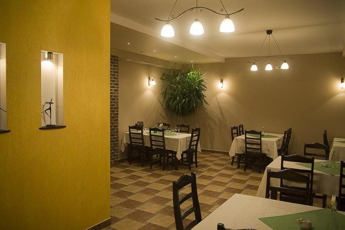 Hotel Labedy Gliwice Esterno foto