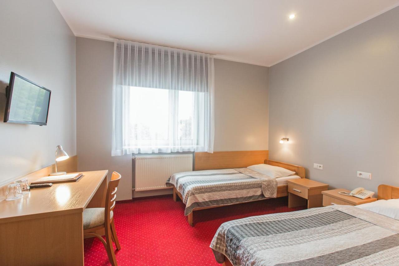 Hotel Labedy Gliwice Esterno foto
