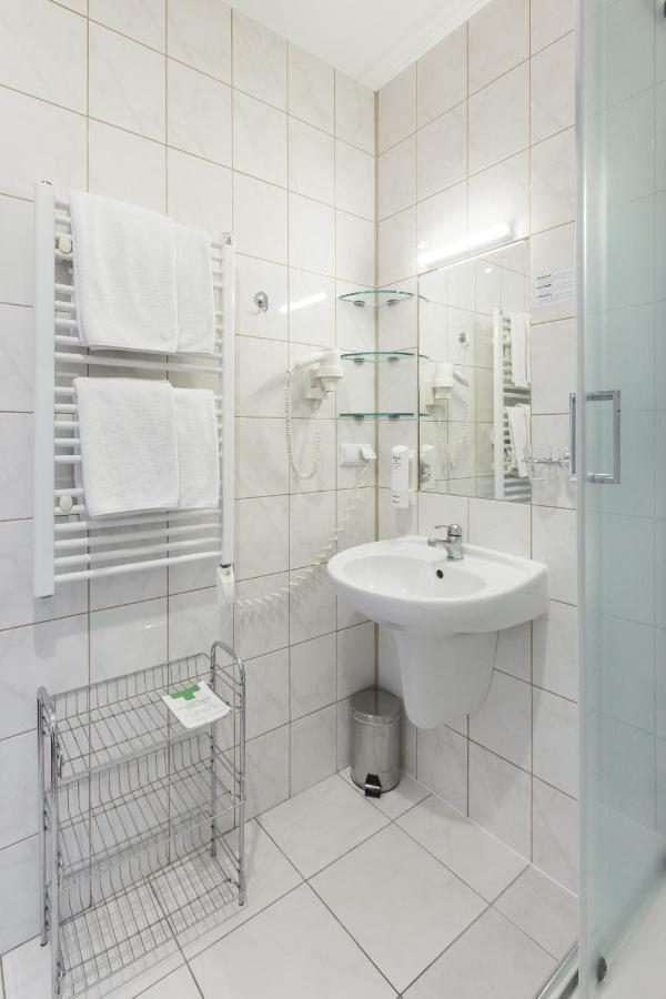 Hotel Labedy Gliwice Esterno foto