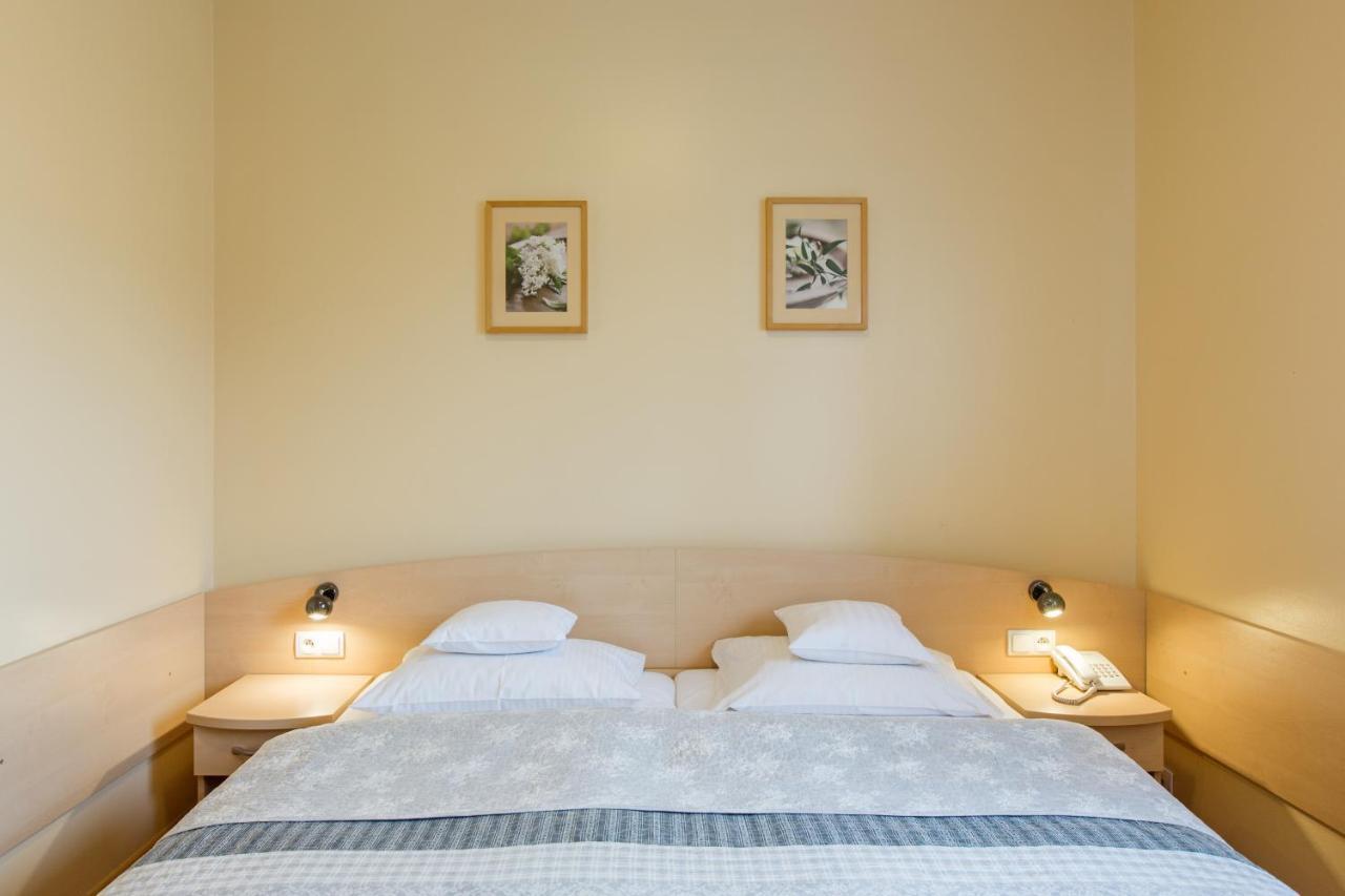 Hotel Labedy Gliwice Esterno foto