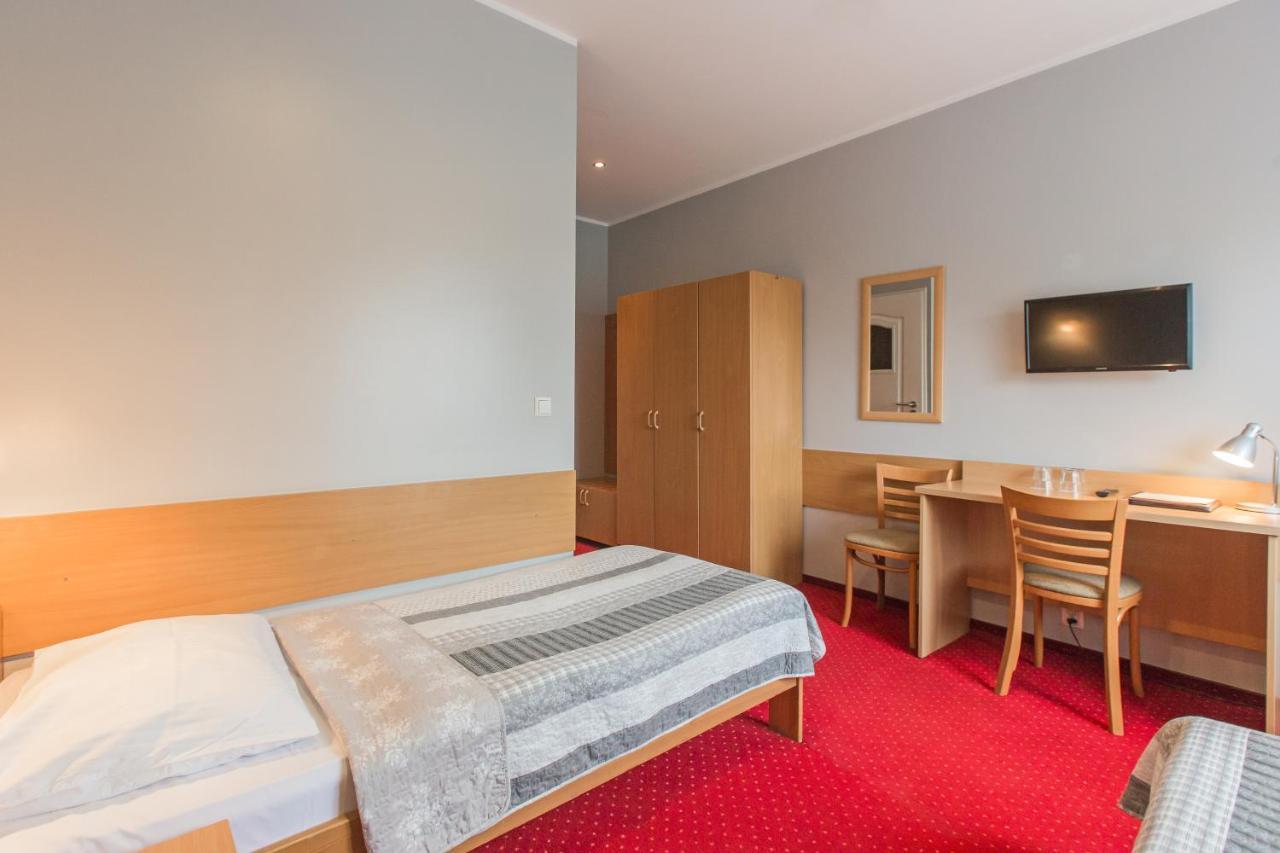 Hotel Labedy Gliwice Esterno foto